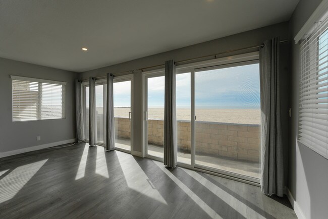 Building Photo - 3010 W Oceanfront