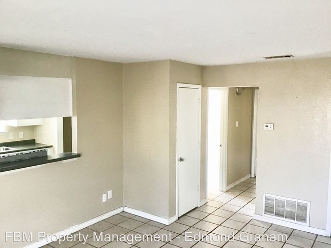Building Photo - 310 Kings Way Dr