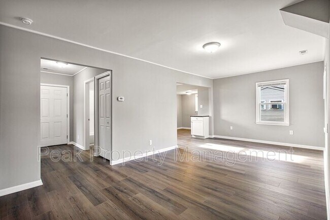 Foto del edificio - 2 Raines Ave