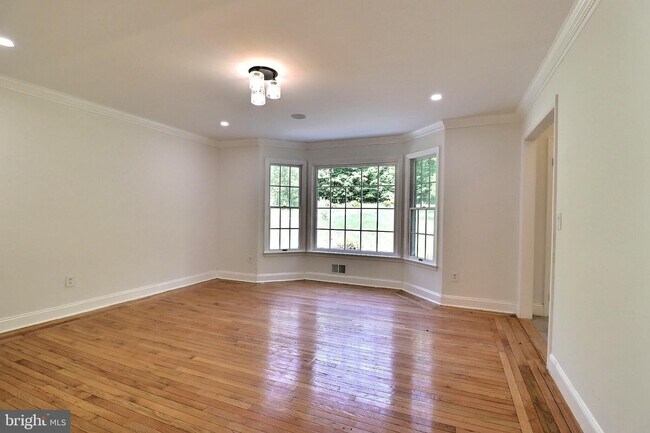 Building Photo - 164 Locktown Sergeantsville Rd