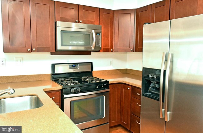 Building Photo - 6300 Bayberry Ct
