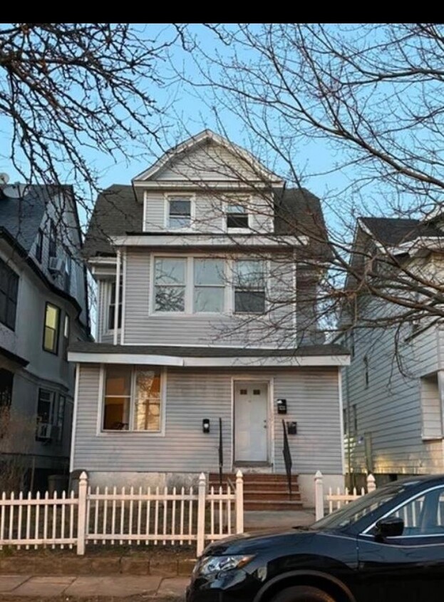 Foto principal - 61 Weequahic Ave