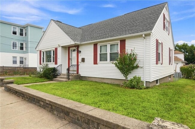 Building Photo - 23 Amory St