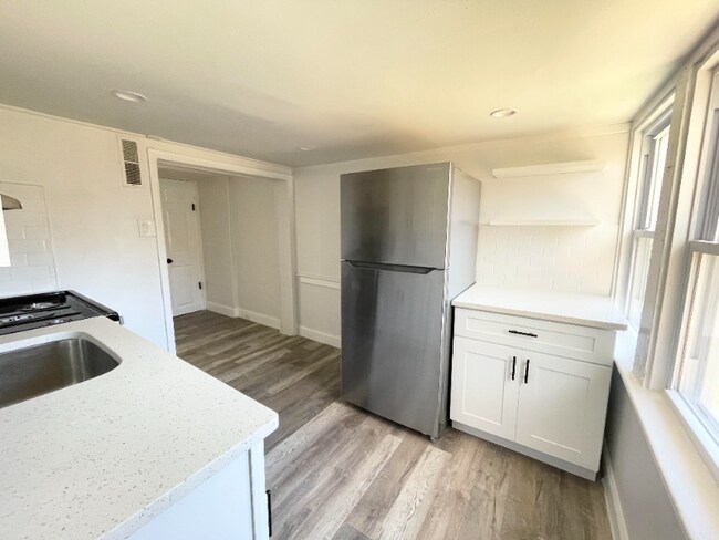 Building Photo - 253 Harding Ave