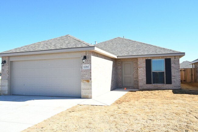 Foto del edificio - Beautiful Brand New Custom Brick Home 3 bed/ 2 bath/ 2 car garage Open Concept with huge backyard...