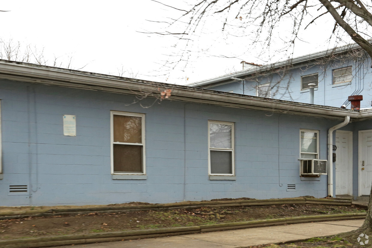 Building Photo - Greenwood Apartments