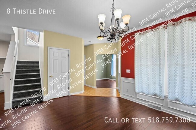 Foto del edificio - 8 Thistle Dr