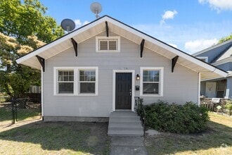 Building Photo - 1109 W Cleveland Ave