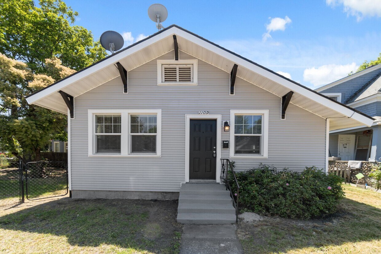 Primary Photo - Newly Remodeled Single Family Home on Spok...