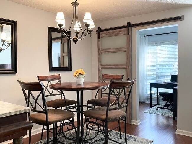 Foto del edificio - 1250 Parkwood Cir SE