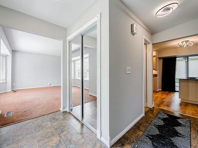 Building Photo - Comfort & Convenience in the Heart of Livonia