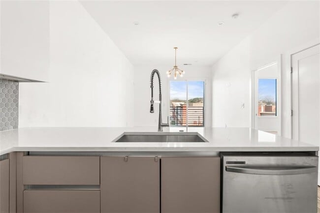 Building Photo - 1155 Custer Ave SE