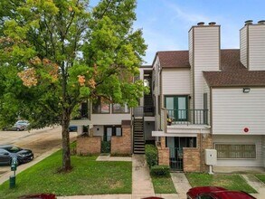 Building Photo - 2300 Bamboo Dr