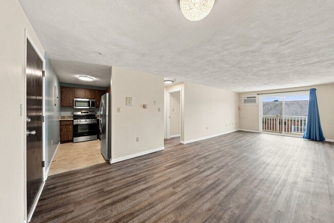 Building Photo - 20 Kenmar Dr