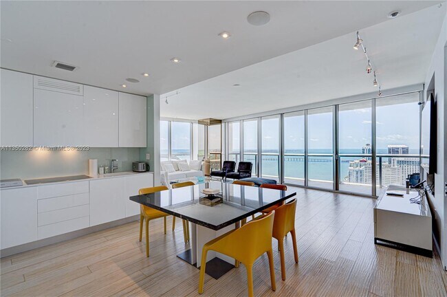 Building Photo - 495 Brickell Ave