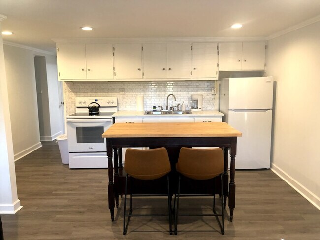 Foto del edificio - 329 16th Ave NW