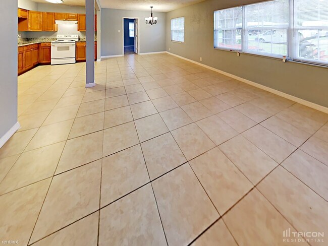 Foto del edificio - 4016 Waring Dr