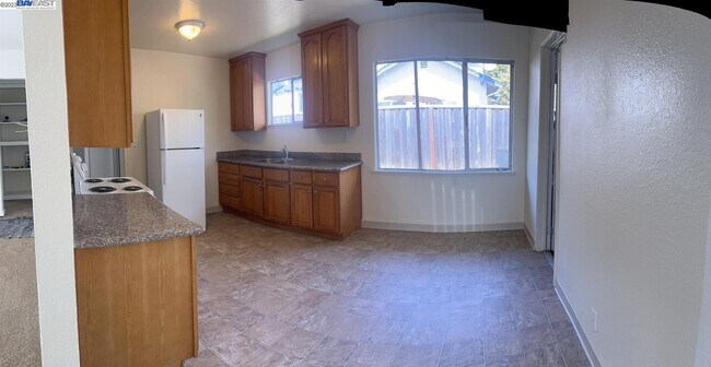 Building Photo - 422 Grove Way