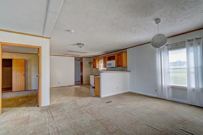 Building Photo - 3569 Oakdale Dr