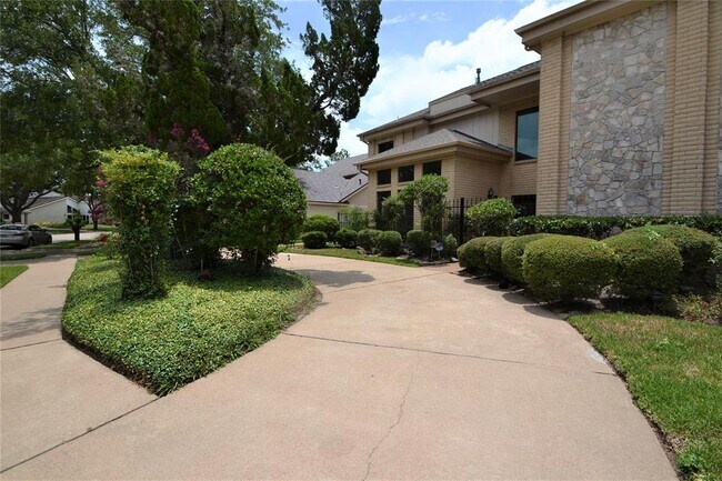 Building Photo - 1698 Creekside Dr