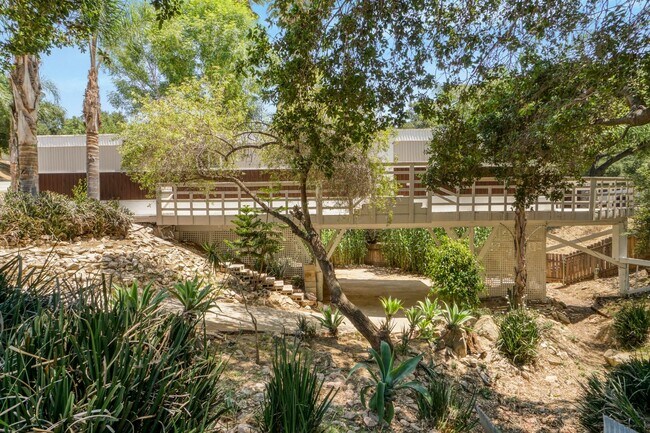 Foto del edificio - Charming 2 bed 2 bath home in Simi Valley!