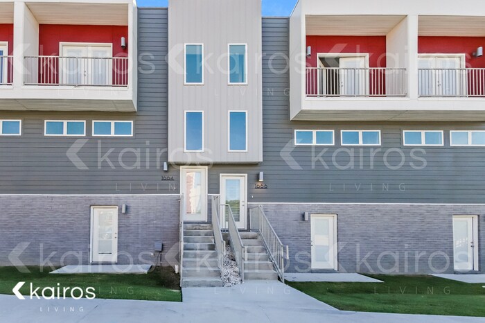 Foto principal - 1666 S. Razorback Road