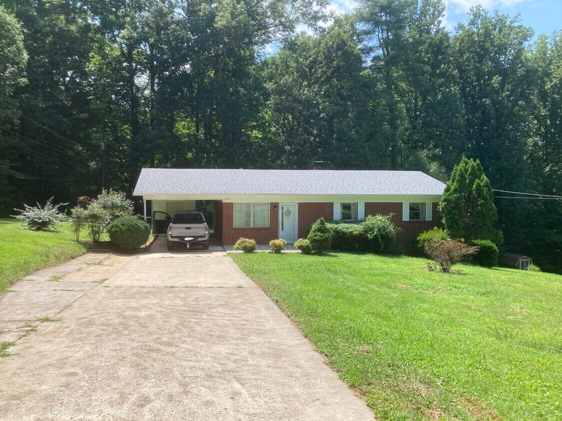 Primary Photo - 3021 Spencer Heights Dr