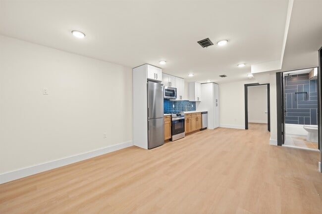 Building Photo - 14 Westervelt Pl