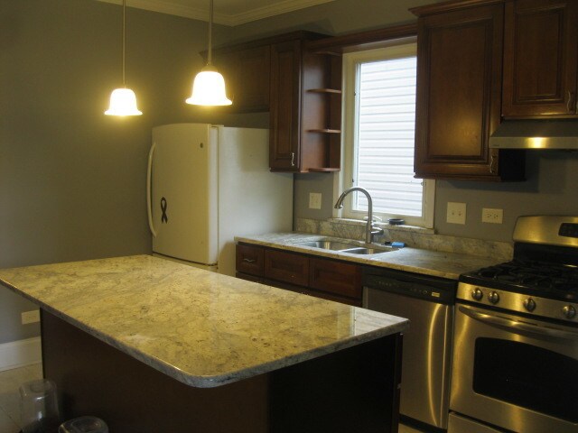 Primary Photo - 621 Hickory St