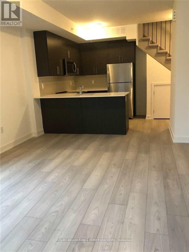 Photo du bâtiment - 3476-3476 Widdicombe Way