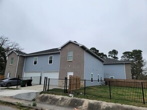 Building Photo - 8203 Oak Knoll Ln