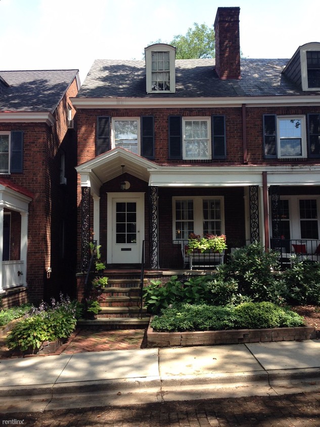 Primary Photo - 4 br, 2.5 bath House - 515 Roslyn Pl