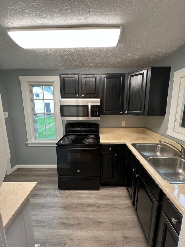 Kitchen - 711 6th Ave