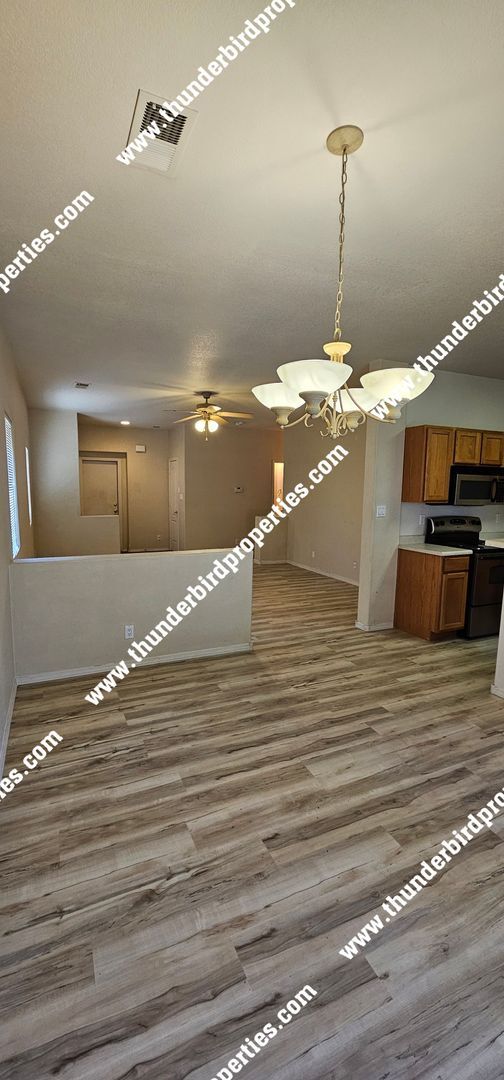 Foto del edificio - Gated Community 2 Bedroom, 2.5 Bathroom, 2 Car Garage, Upstairs Loft & Backyard. Available NOW!