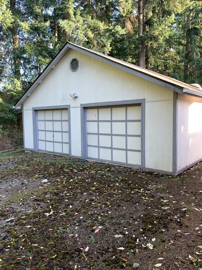 Foto del edificio - Stunning manufactured home w/detached garage!