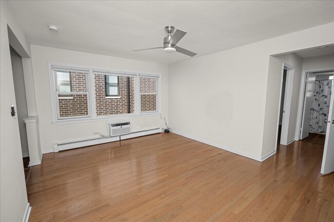 Foto del edificio - 5516 W Higgins Ave