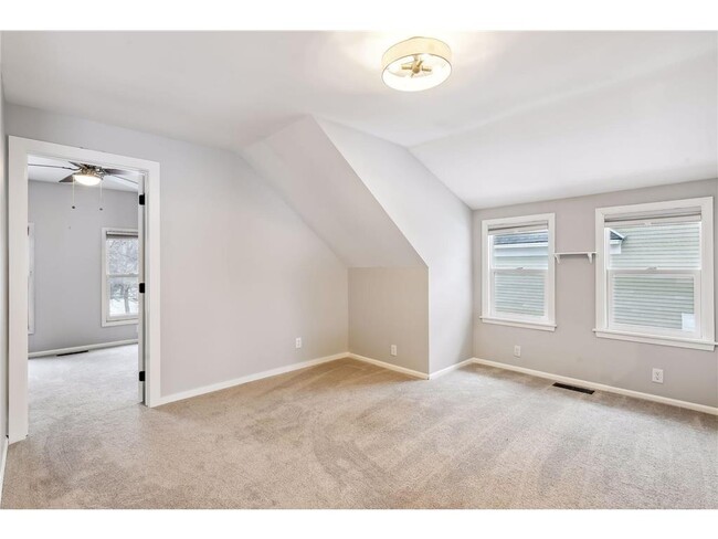 Foto del edificio - 240 8th Ave N