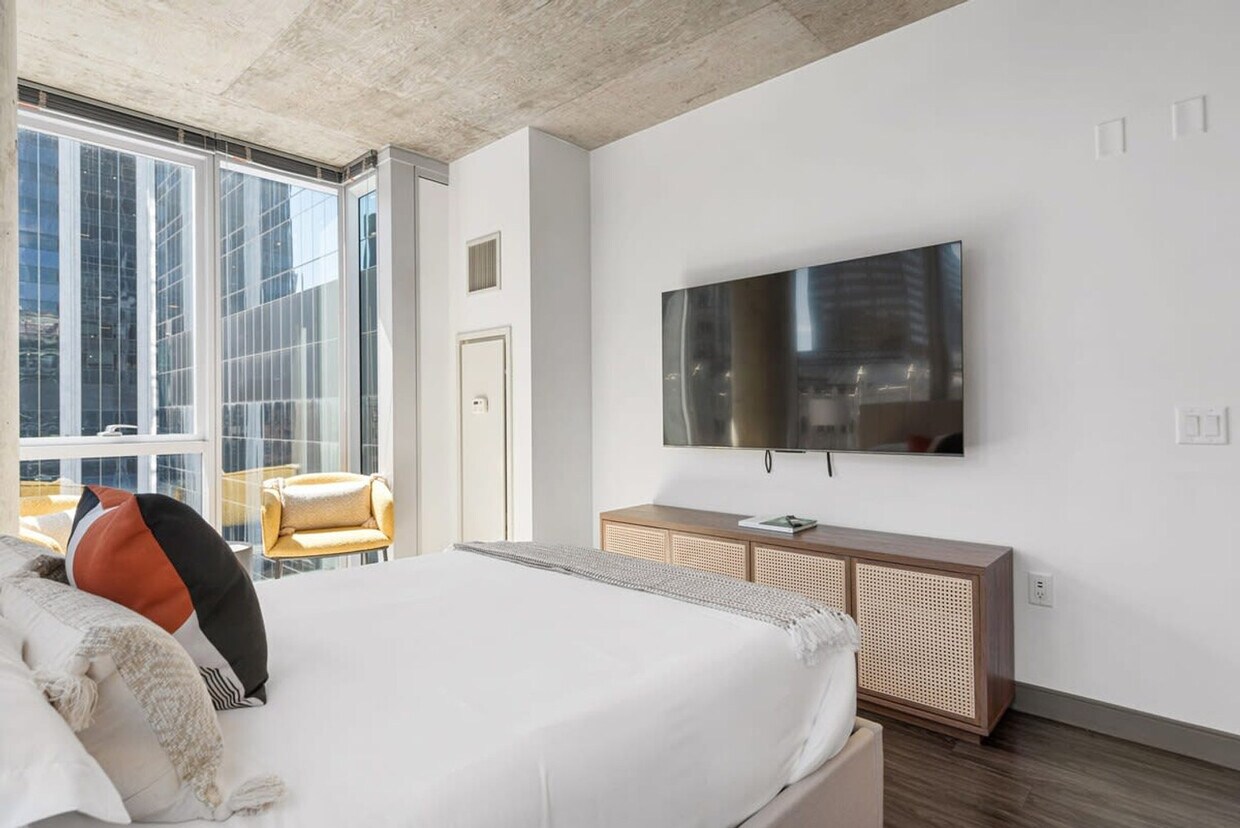 Foto principal - 236 W Lake St