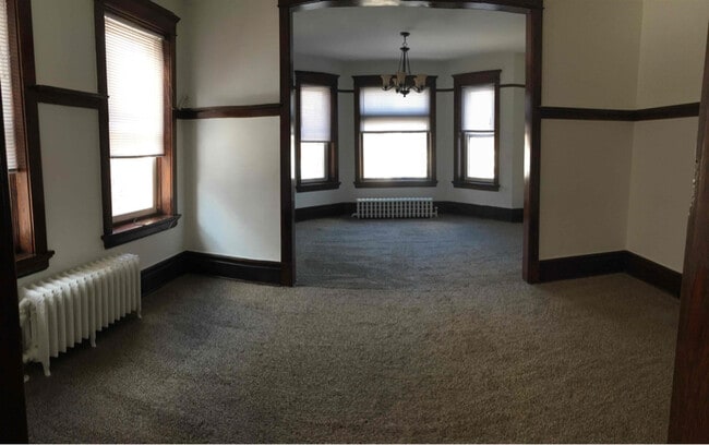 Building Photo - 423 N 1st Ave E