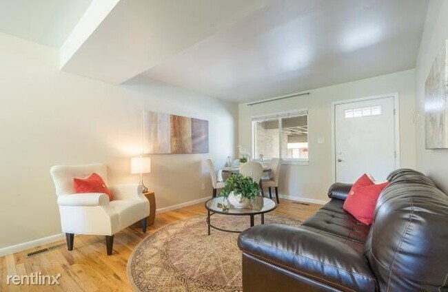 Building Photo - 83 Placita de Oro