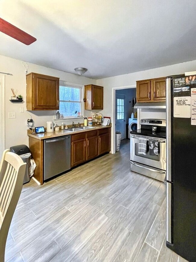 Building Photo - Lovely 3-Bed Home in Gated Community with ...