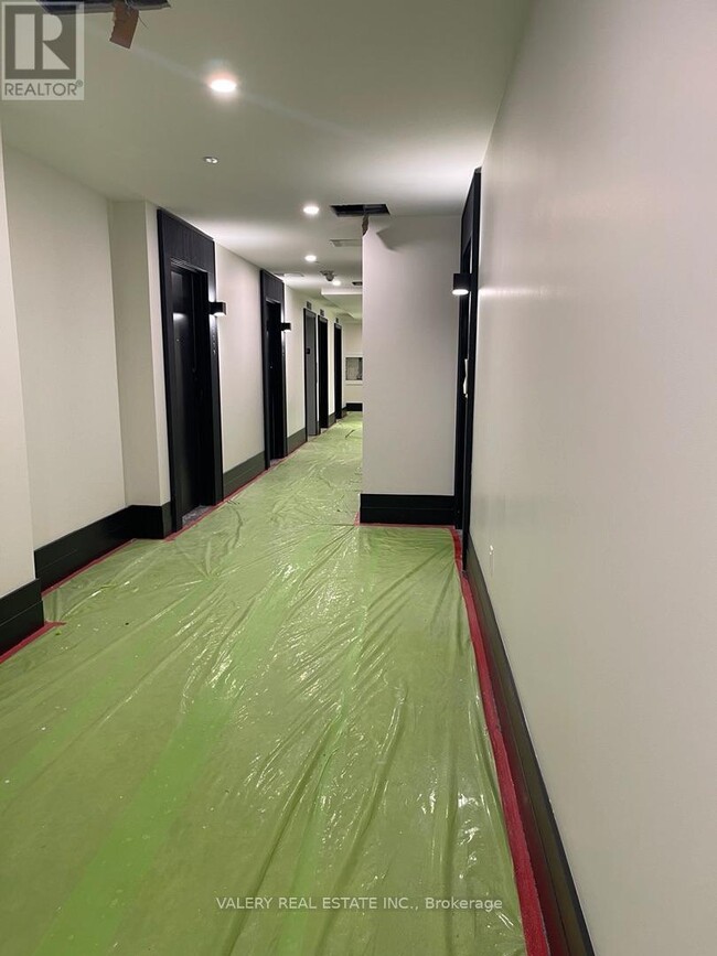 Building Photo - 461 Green Rd