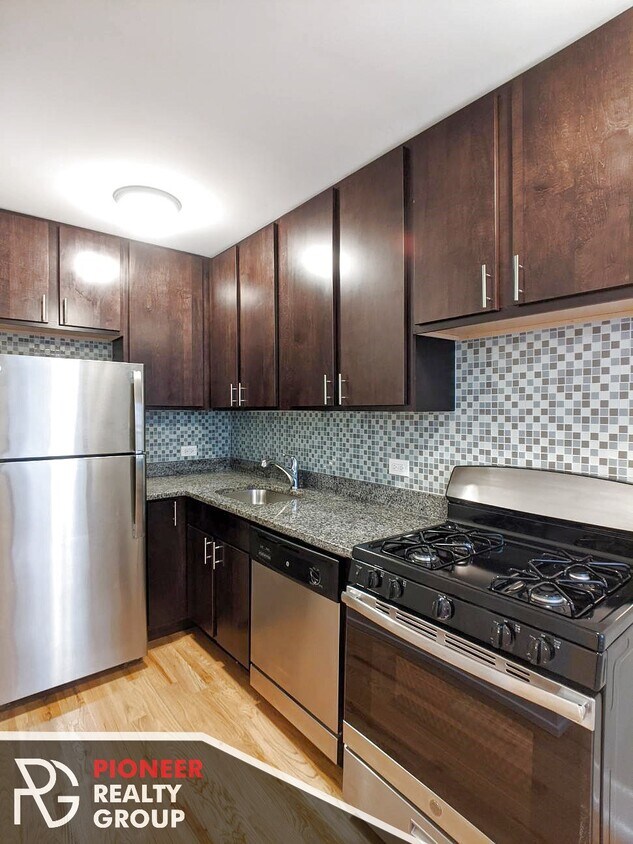 Foto principal - 429 W Roscoe St