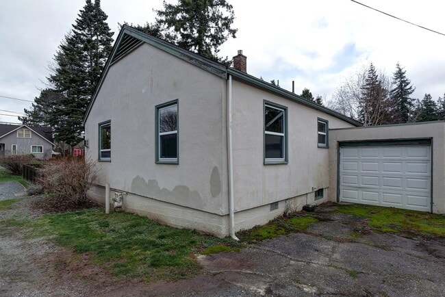 Building Photo - 2 Bed, 2 Bath Home in Historic Birchwood Neighborhood
