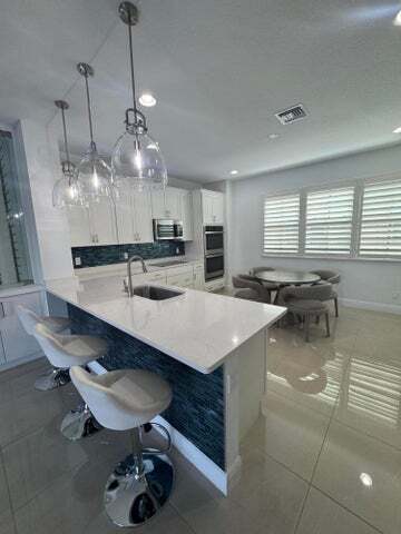 Foto del edificio - 613 Windward Cir N