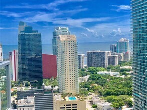 Building Photo - 1060 Brickell Ave