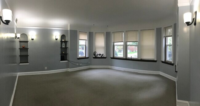 Sunny living room - 10028 S Oakley Ave