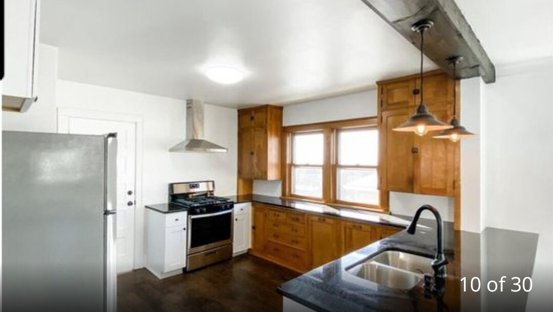 Primary Photo - 2226 W 6th St