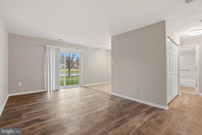 Building Photo - 4546 Rosemarie Dr