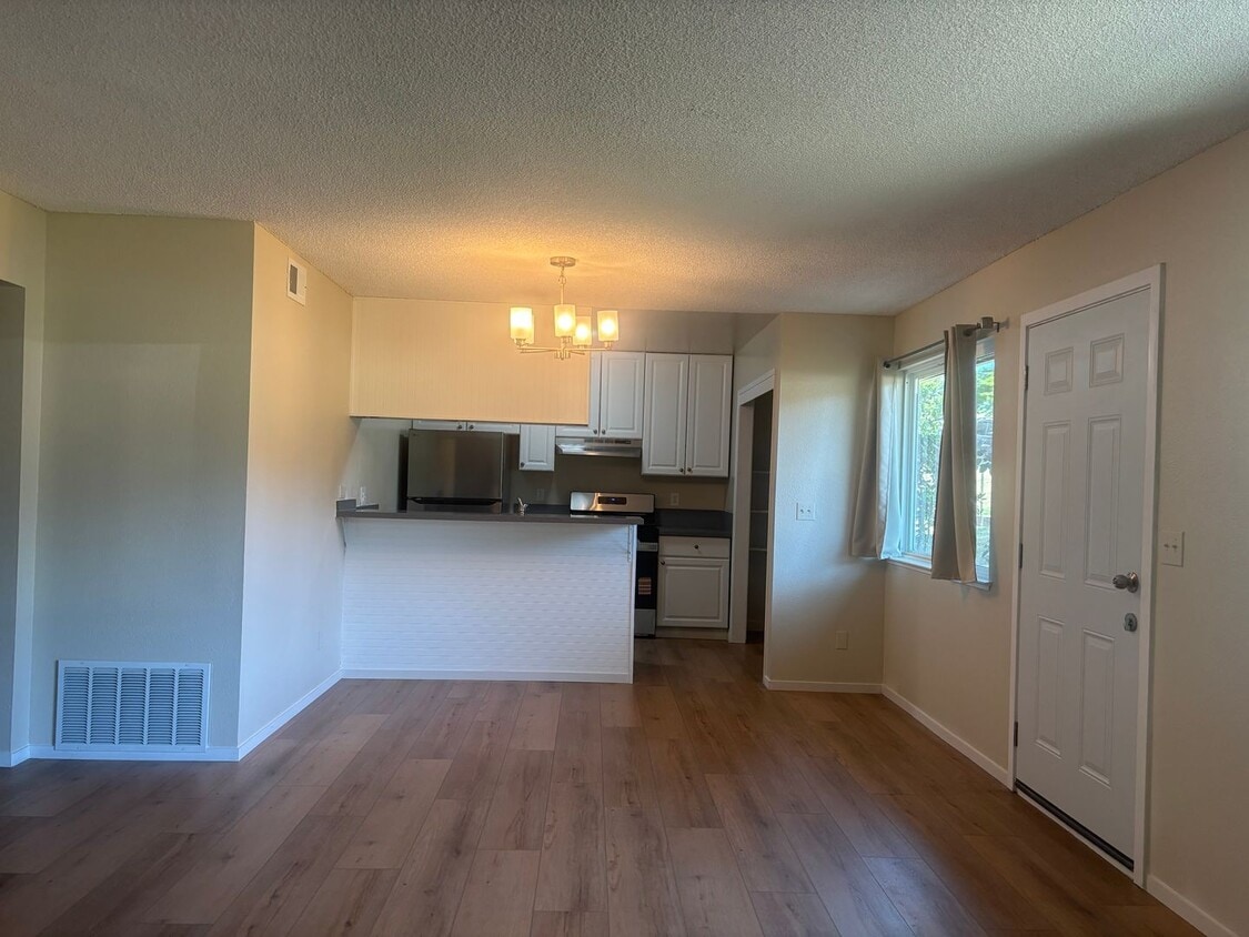 Building Photo - 11493 Quartz Dr